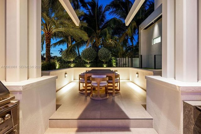 725 Poinciana Drive, Fort Lauderdale, FL 33301