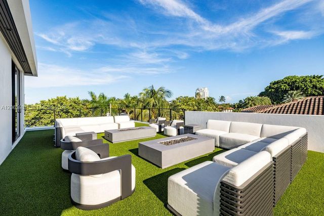 725 Poinciana Drive, Fort Lauderdale, FL 33301