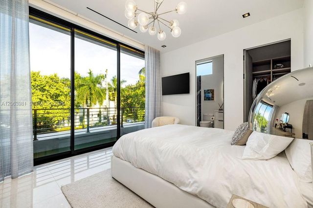 725 Poinciana Drive, Fort Lauderdale, FL 33301