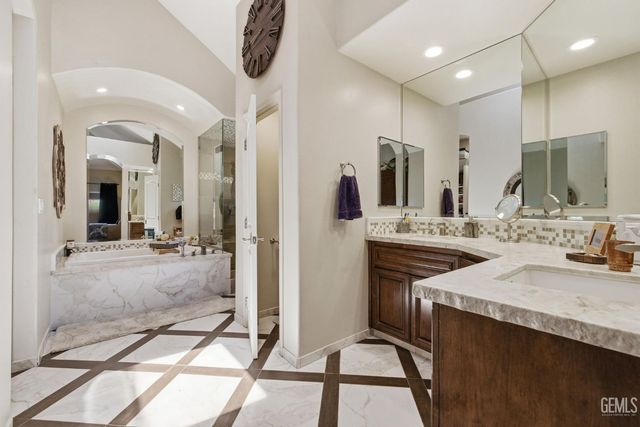 15125 San Domingo Place, Bakersfield, CA 93306