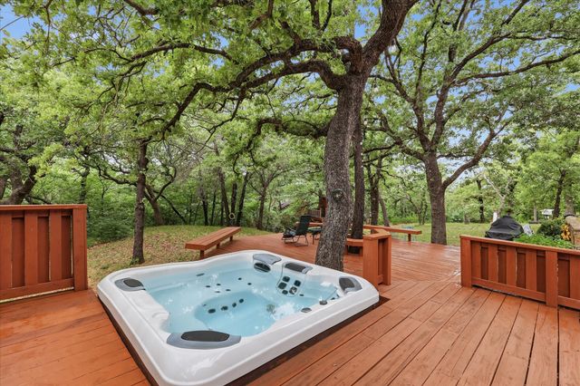 122 Brookdale Drive, Highland Village, TX 75077