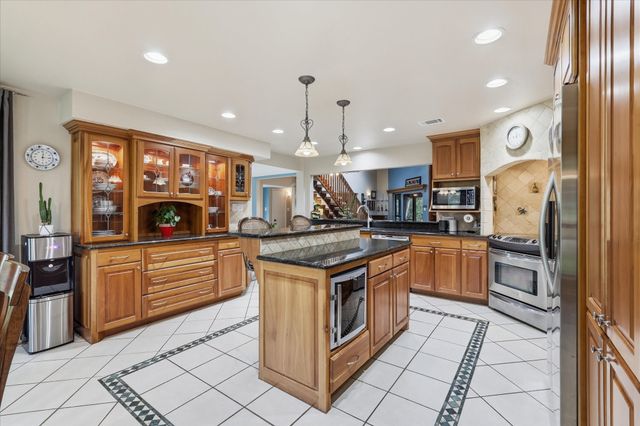 122 Brookdale Drive, Highland Village, TX 75077