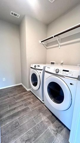 5224 Lomasso DR, Austin, TX 78747