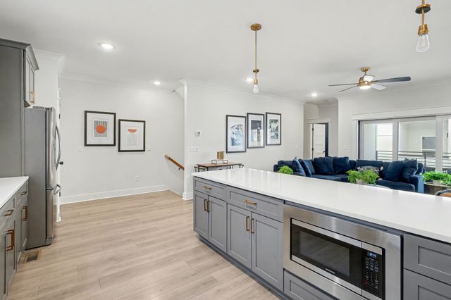 208 N 9th St Apt 3, Nashville, TN 37206