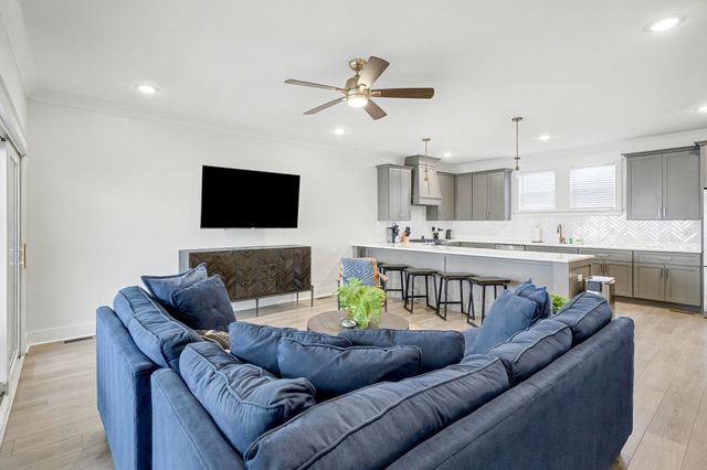 208 N 9th St Apt 3, Nashville, TN 37206