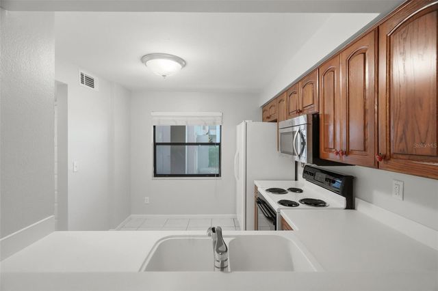 3399 MERMOOR DRIVE 105, Palm Harbor, FL 34685