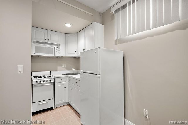 1489 Holland Street, Birmingham, MI 48009