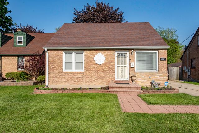 1111 N Berwick Boulevard, Waukegan, IL 60085