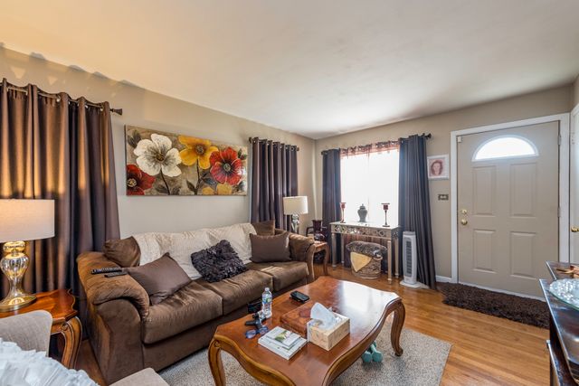 1111 N Berwick Boulevard, Waukegan, IL 60085
