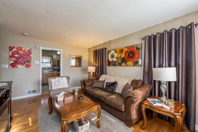 1111 N Berwick Boulevard, Waukegan, IL 60085