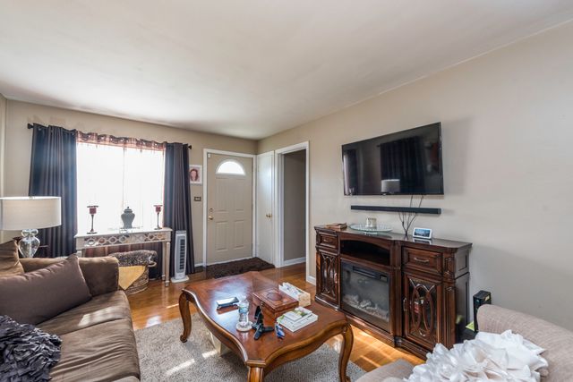 1111 N Berwick Boulevard, Waukegan, IL 60085