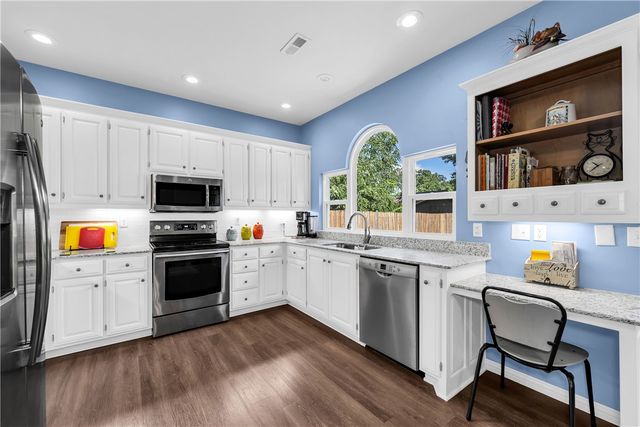 29 Ivy Circle, Bentonville, AR 72712