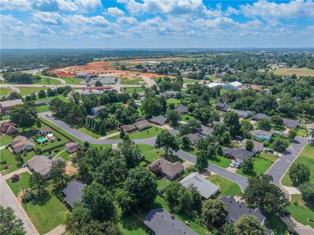29 Ivy Circle, Bentonville, AR 72712
