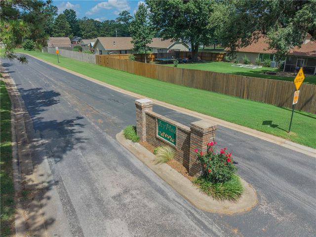 29 Ivy Circle, Bentonville, AR 72712