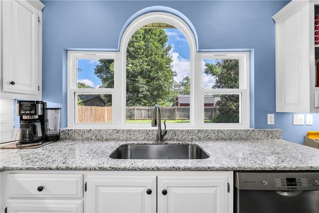 29 Ivy Circle, Bentonville, AR 72712