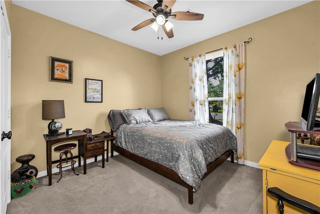 29 Ivy Circle, Bentonville, AR 72712