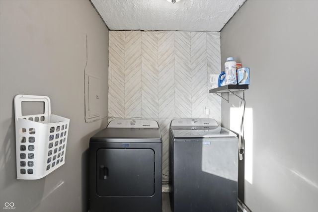 1860 Churchill Road, Franklin, IN 46131