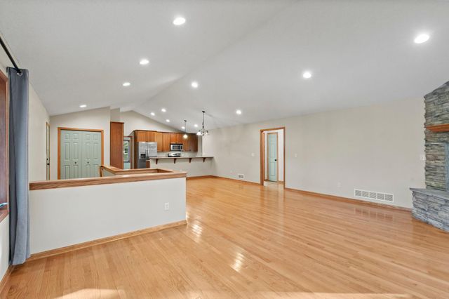 1158 Summit Avenue, Mahtomedi, MN 55115