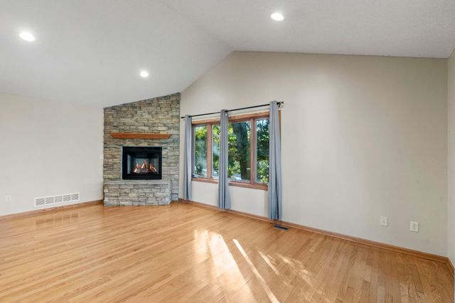 1158 Summit Avenue, Mahtomedi, MN 55115