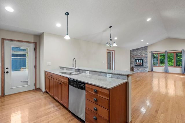 1158 Summit Avenue, Mahtomedi, MN 55115