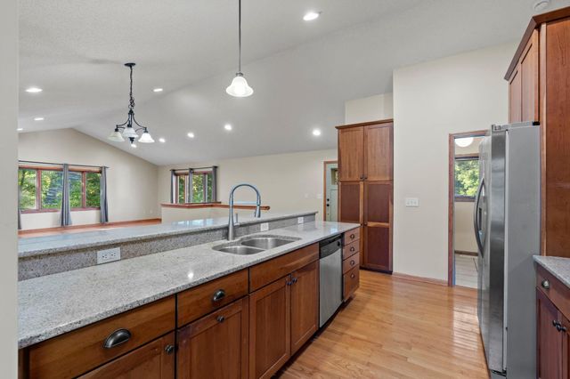 1158 Summit Avenue, Mahtomedi, MN 55115
