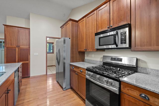 1158 Summit Avenue, Mahtomedi, MN 55115