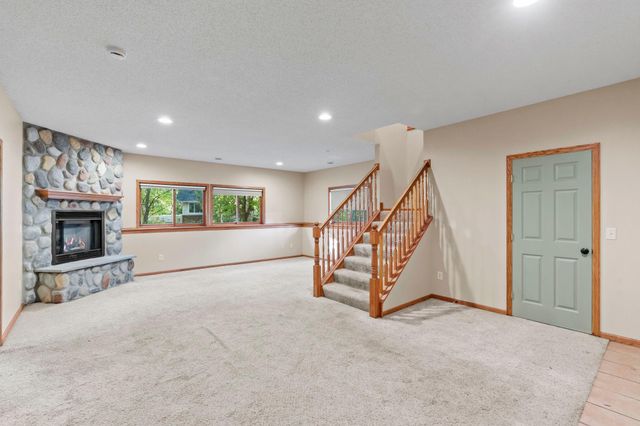 1158 Summit Avenue, Mahtomedi, MN 55115