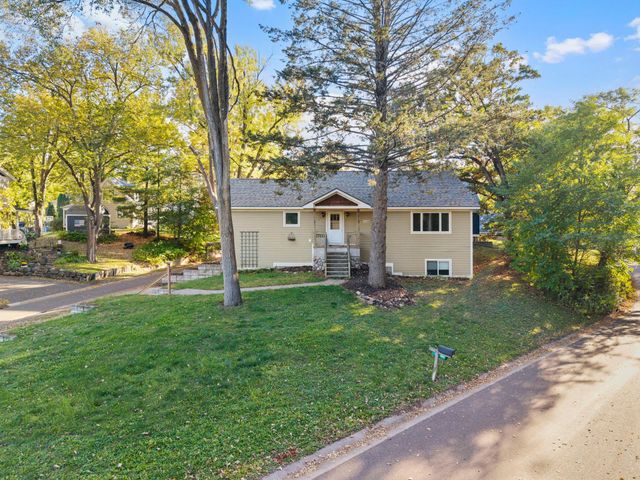 1158 Summit Avenue, Mahtomedi, MN 55115
