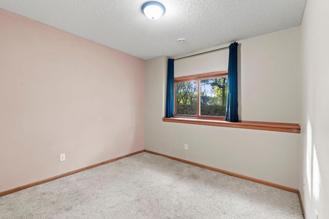 1158 Summit Avenue, Mahtomedi, MN 55115