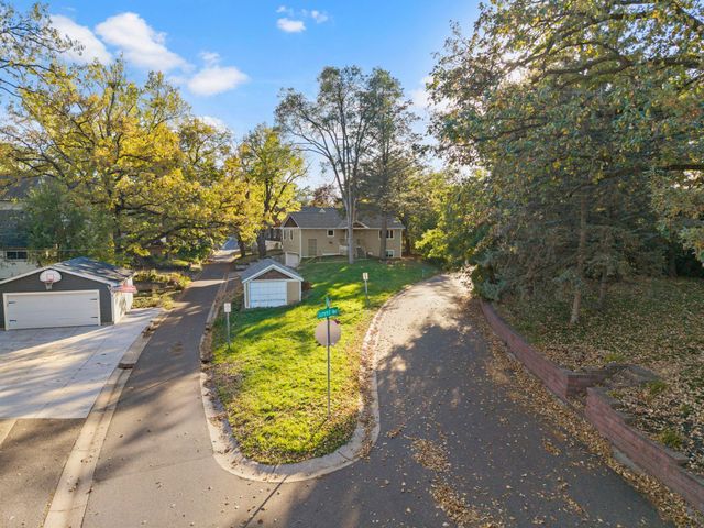 1158 Summit Avenue, Mahtomedi, MN 55115