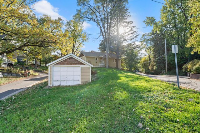 1158 Summit Avenue, Mahtomedi, MN 55115