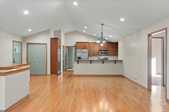 1158 Summit Avenue, Mahtomedi, MN 55115