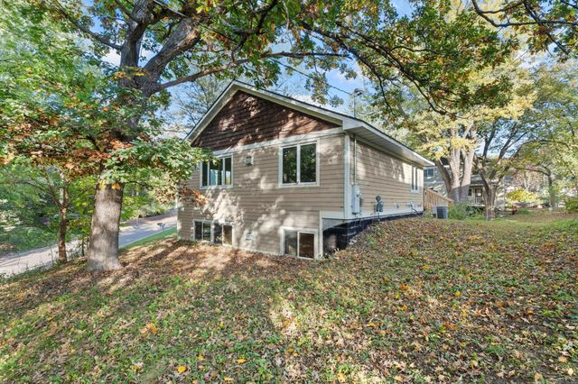 1158 Summit Avenue, Mahtomedi, MN 55115