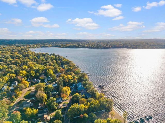 1158 Summit Avenue, Mahtomedi, MN 55115