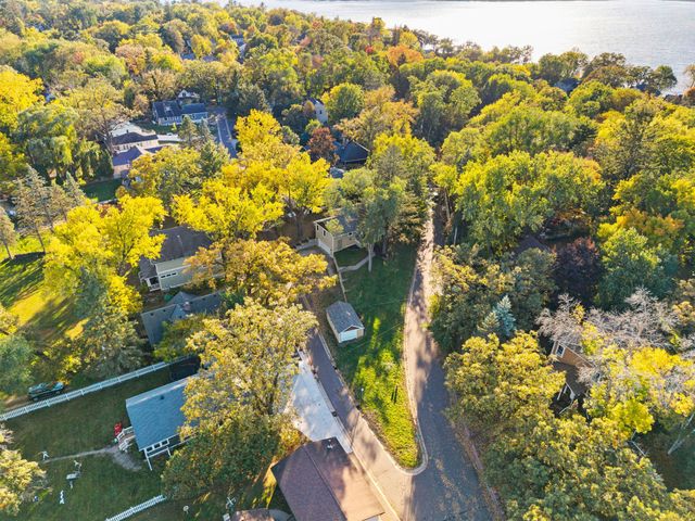 1158 Summit Avenue, Mahtomedi, MN 55115