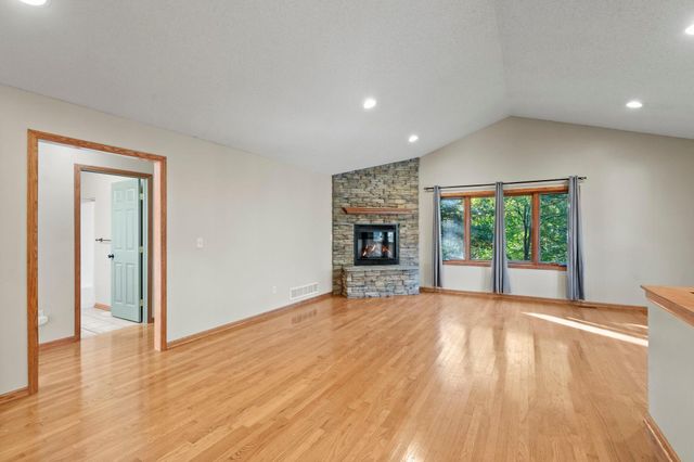 1158 Summit Avenue, Mahtomedi, MN 55115