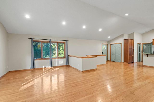 1158 Summit Avenue, Mahtomedi, MN 55115