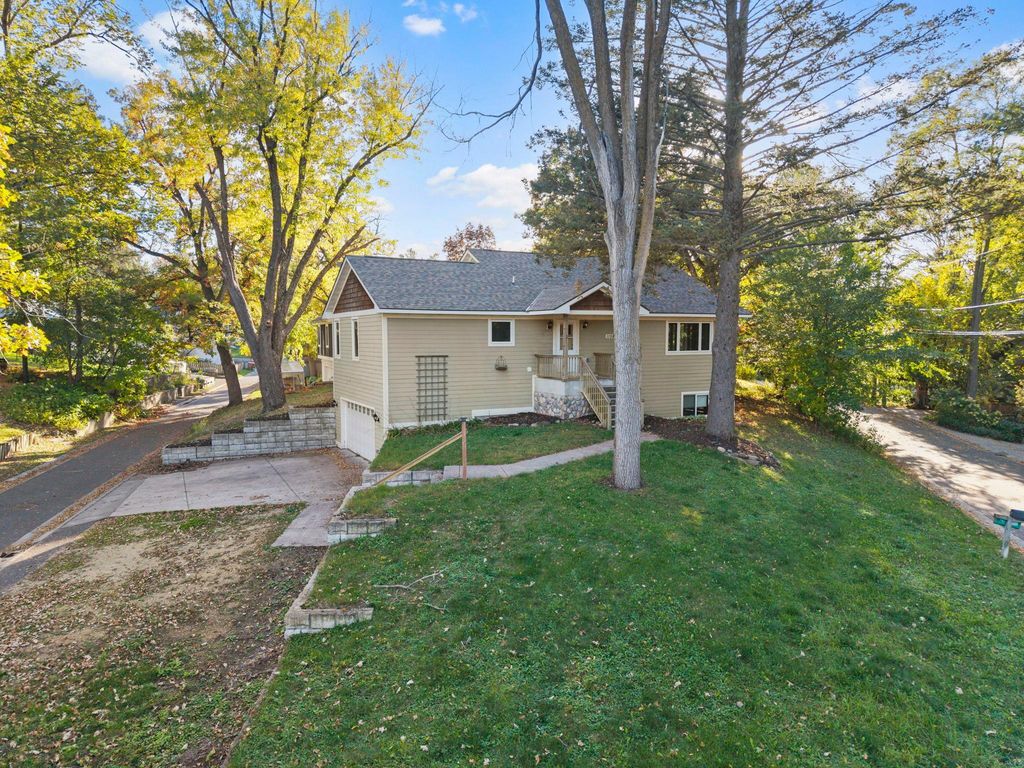 1158 Summit Avenue, Mahtomedi, MN 55115 — exterior