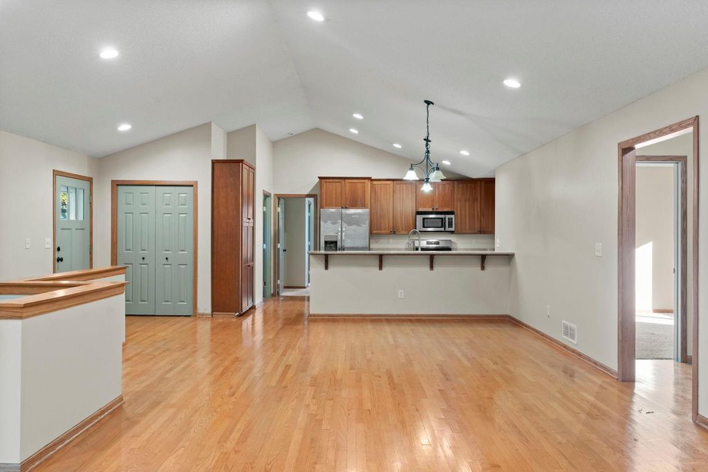 1158 Summit Avenue, Mahtomedi, MN 55115 — photo 4