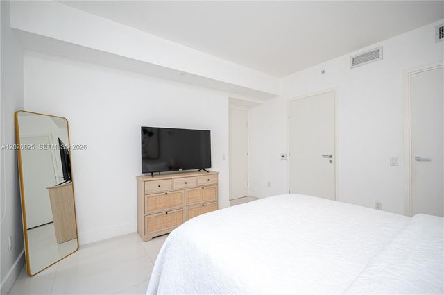1300 Brickell Bay Dr 1601, Miami, FL 33131
