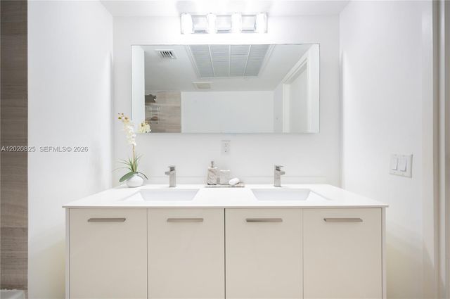 1300 Brickell Bay Dr 1601, Miami, FL 33131