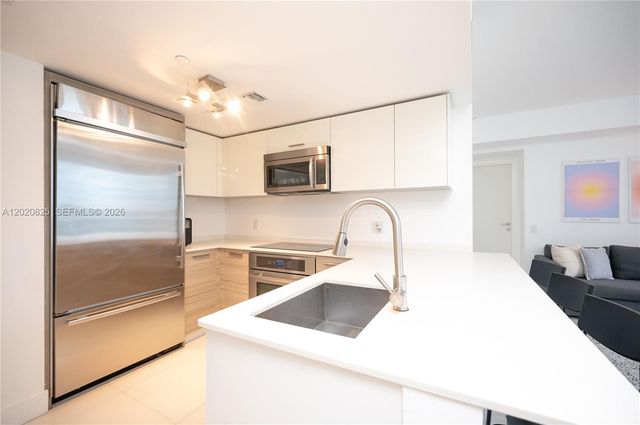 1300 Brickell Bay Dr 1601, Miami, FL 33131