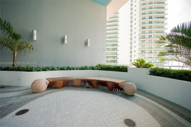 1300 Brickell Bay Dr 1601, Miami, FL 33131