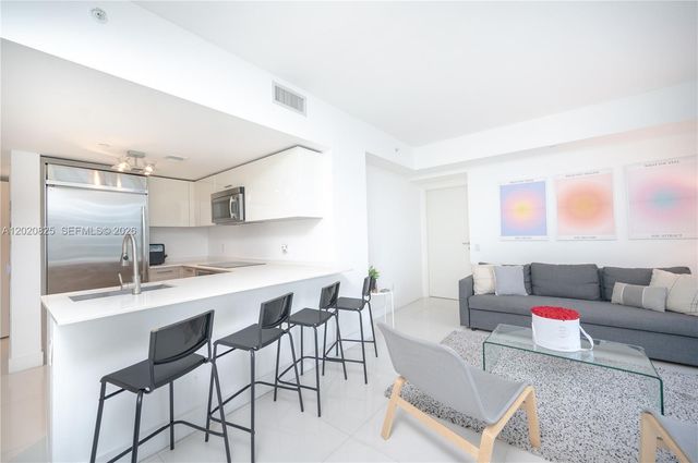 1300 Brickell Bay Dr 1601, Miami, FL 33131