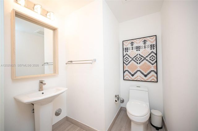 1300 Brickell Bay Dr 1601, Miami, FL 33131