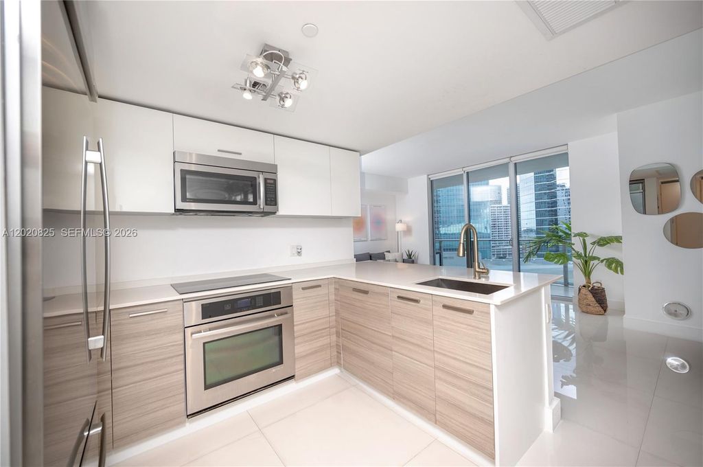 1300 Brickell Bay Dr 1601, Miami, FL 33131