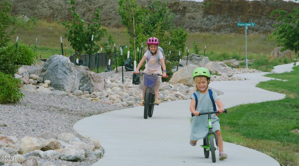 2001 Prairie Hawk Drive, Bismarck, ND 58503 photo 10