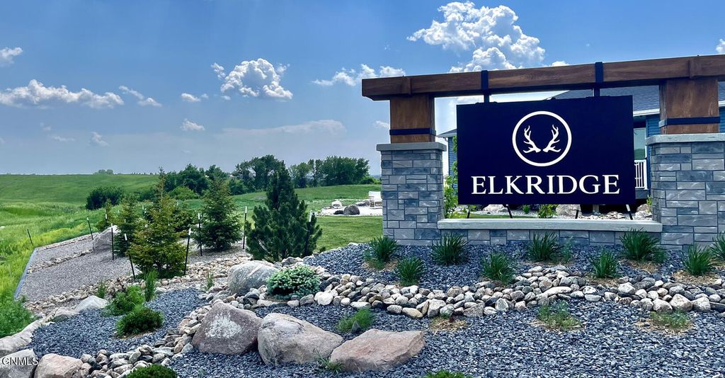 2001 Prairie Hawk Drive, Bismarck, ND 58503 photo 14