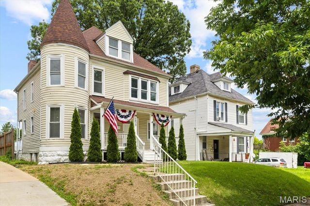5829 Bartmer Avenue, St Louis, MO 63112