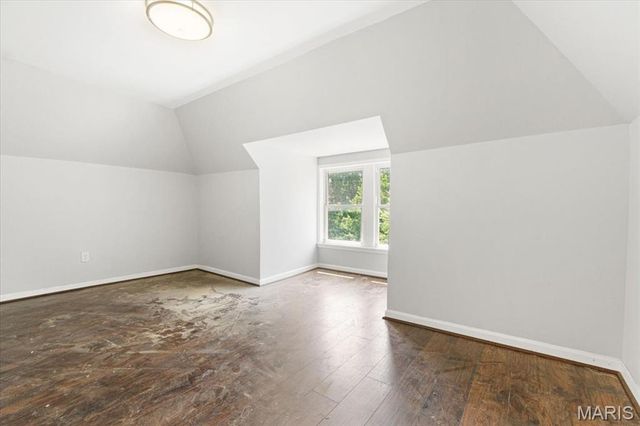 5829 Bartmer Avenue, St Louis, MO 63112